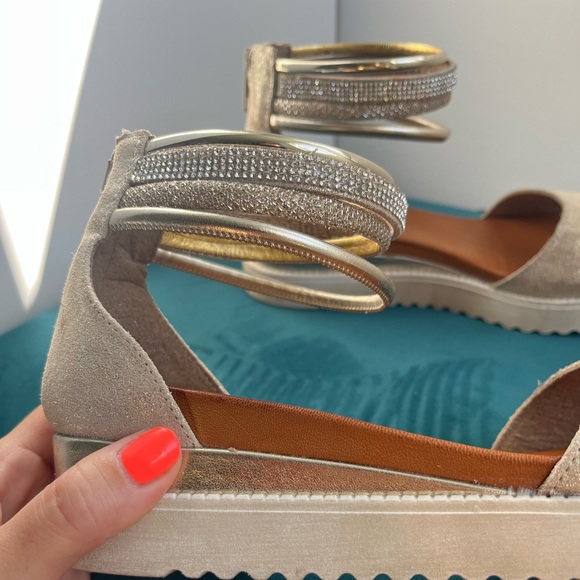 BROWNS • Sandals - Picture 2 of 5